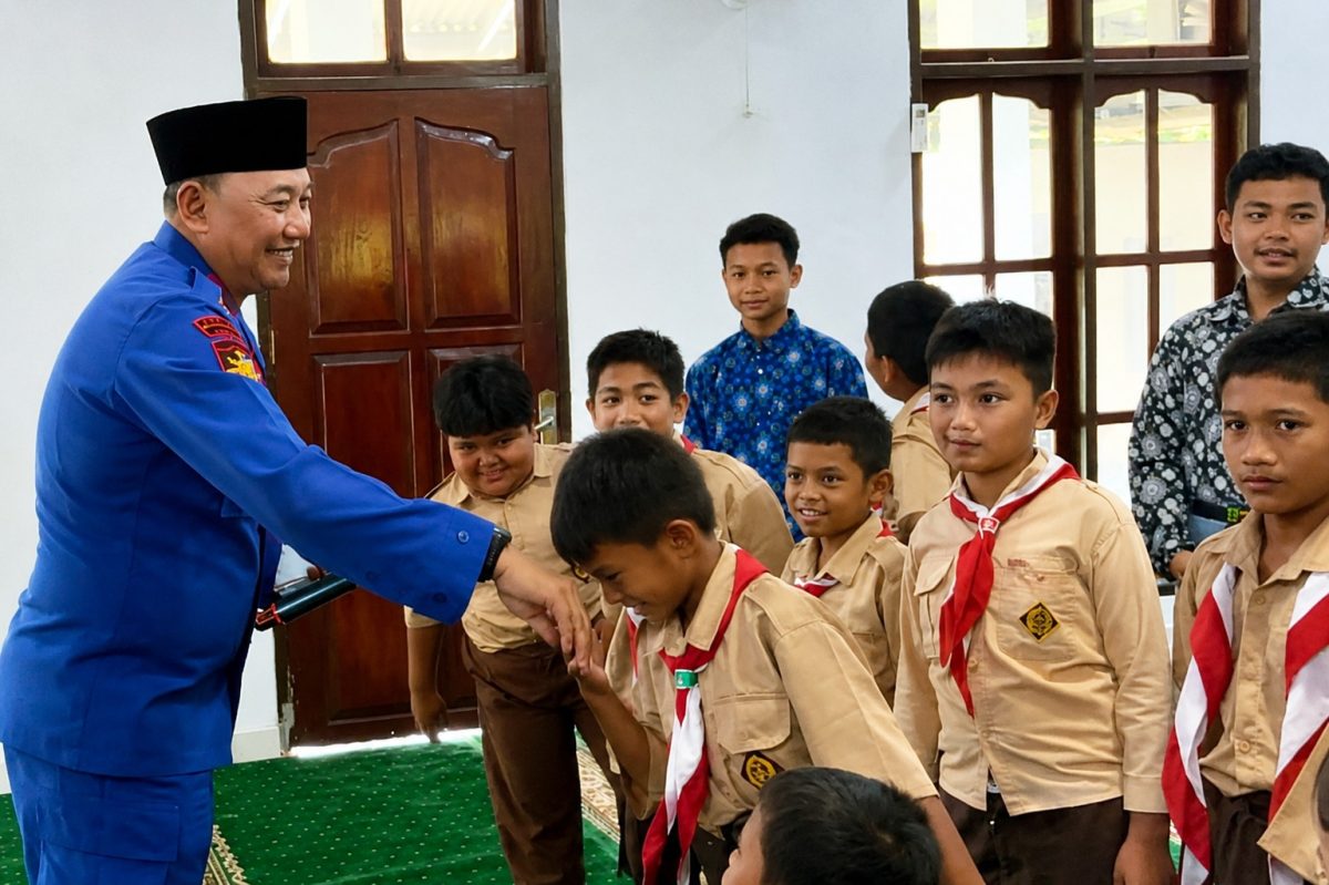 Suasana religius dan penuh kebersamaan mewarnai peringatan Maulid Nabi Muhammad SAW 1448 Hijriah yang digelar Ditpolairud Polda Sulawesi Utara.