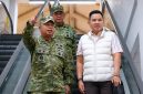 Gubernur Akademi Militer (Akmil) Maxim Adolf Tilaar disambut Kepala Staf Kodam (Kasdam) XIII/Merdeka Brigjen TNI Wahyu Eko Purnomo, S.I.P., didampingi Kapoksahli Pangdam XIII/Merdeka Brigjen TNI Saptono Syiwarudi, mewakili Pangdam XIII/Merdeka Mayjen TNI Mirza Agus, S.I.P., di Bandara Internasional Sam Ratulangi, Manado, Jumat (7/8/2026).