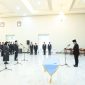 Gubernur Sulawesi Utara Mayjen TNI (Purn.) Yulius Selvanus, S.E. melantik dan mengambil sumpah tiga Pejabat Pimpinan Tinggi Pratama di lingkungan Pemerintah Provinsi Sulawesi Utara di Wisma Negara Bumi Beringin, Manado, Rabu (5/8/2026).