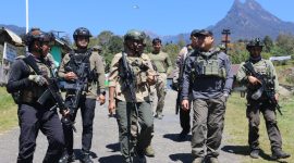 Kaops Damai Cartenz-2026, Irjen Pol. Dr. Faizal Ramadhani, meninjau langsung kesiapan personel dan fasilitas Satgas Kepolisian di Distrik Sinak, Kabupaten Puncak, sebagai upaya memastikan pelaksanaan operasi berjalan optimal.