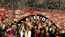 Persebaya Surabaya keluar sebagai juara Piala Presiden 2026 setelah mengalahkan Persib Bandung melalui drama adu penalti 6-5 pada partai final di Stadion Kapten I Wayan Dipta, Gianyar, Bali, Kamis (6/8/2026).