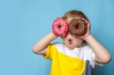 Obesitas pada anak menjadi perhatian karena kelebihan berat badan dapat meningkatkan risiko berbagai masalah kesehatan.