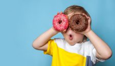 Obesitas pada anak menjadi perhatian karena kelebihan berat badan dapat meningkatkan risiko berbagai masalah kesehatan.