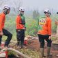 Presiden Prabowo Subianto meninjau salah satu lokasi terdampak kebakaran di Desa Limbung, Kabupaten Kubu Raya, Provinsi Kalimantan Barat, pada Sabtu, 22 Agustus 2026. Foto: BPMI Setpres/Laily Rachev