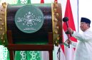 Presiden Prabowo Subianto menghadiri sekaligus meresmikan pembukaan Muktamar ke-35 Nahdlatul Ulama (NU) yang digelar di Lapangan Untung Surapati, Pondok Pesantren Bahrul Ulum Tambakberas, Kabupaten Jombang, Provinsi Jawa Timur, pada Kamis, 27 Agustus 2026. Foto: BPMI Setpres/Muchlis Jr