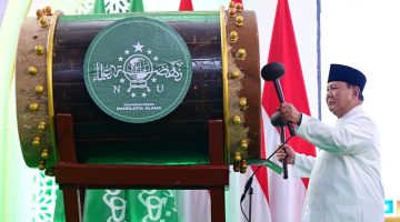 Presiden Prabowo Subianto menghadiri sekaligus meresmikan pembukaan Muktamar ke-35 Nahdlatul Ulama (NU) yang digelar di Lapangan Untung Surapati, Pondok Pesantren Bahrul Ulum Tambakberas, Kabupaten Jombang, Provinsi Jawa Timur, pada Kamis, 27 Agustus 2026. Foto: BPMI Setpres/Muchlis Jr