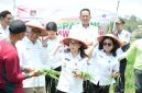 Wakil Bupati Minahasa Vanda Sarundajang, bersama Perwakilan Bank Indonesia, di Kecamatan Langowan, Rabu (2/9/2026).