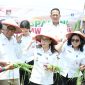 Wakil Bupati Minahasa Vanda Sarundajang, bersama Perwakilan Bank Indonesia, di Kecamatan Langowan, Rabu (2/9/2026).