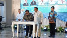 Bupati Minahasa, Dr. Robby Dondokambey, S.Si., MAP., Penandatanganan MoU dan Penguatan Kapasitas Hak Asasi Manusia (HAM) bagi Aparatur Sipil Negara (ASN), pelajar, serta pelaku usaha.
