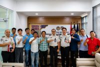 Kepala Kantor Wilayah Ditjen Imigrasi Sulawesi Utara I Gusti Bagus M. Ibrahim bersama insan pers dalam kegiatan Media Gathering Kanwil Ditjen Imigrasi Sulawesi Utara, Selasa (1/9/2026).