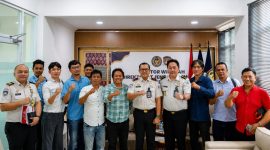 Kepala Kantor Wilayah Ditjen Imigrasi Sulawesi Utara I Gusti Bagus M. Ibrahim bersama insan pers dalam kegiatan Media Gathering Kanwil Ditjen Imigrasi Sulawesi Utara, Selasa (1/9/2026).