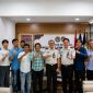 Kepala Kantor Wilayah Ditjen Imigrasi Sulawesi Utara I Gusti Bagus M. Ibrahim bersama insan pers dalam kegiatan Media Gathering Kanwil Ditjen Imigrasi Sulawesi Utara, Selasa (1/9/2026).