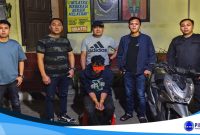 Foto Dok: Unit Opsnal URC Resmob Polsek Tomohon Tengah bersama tersangka dan barang bukti. 
