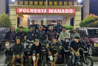 Tim Unit Reaksi Cepat (URC) Team Charlie dan Team Delta Satreskrim Polresta Manado mengamankan empat orang yang diduga terlibat dalam sejumlah aksi pencurian sepeda motor.