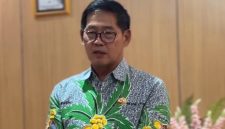 Foto : Wali Kota Bitung Hengky Honandar, S. E., 