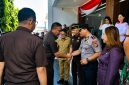 Kapolres Bitung AKBP Arie Sulistyo Nugroho mengajak tiga organisasi yang baru dikukuhkan untuk mengambil peran nyata dalam menjaga keamanan dan ketertiban masyarakat (kamtibmas).