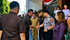 Kapolres Bitung AKBP Arie Sulistyo Nugroho mengajak tiga organisasi yang baru dikukuhkan untuk mengambil peran nyata dalam menjaga keamanan dan ketertiban masyarakat (kamtibmas).