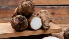Kimpul merupakan salah satu umbi lokal Indonesia yang dapat menjadi alternatif sumber karbohidrat selain nasi, singkong, dan kentang.