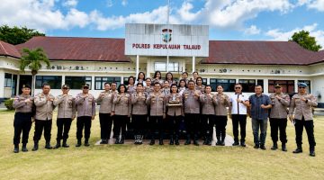 Suasana apel di Mapolres Kepulauan Talaud, Selasa (1/9/2026), berubah menjadi penuh haru dan kegembiraan.