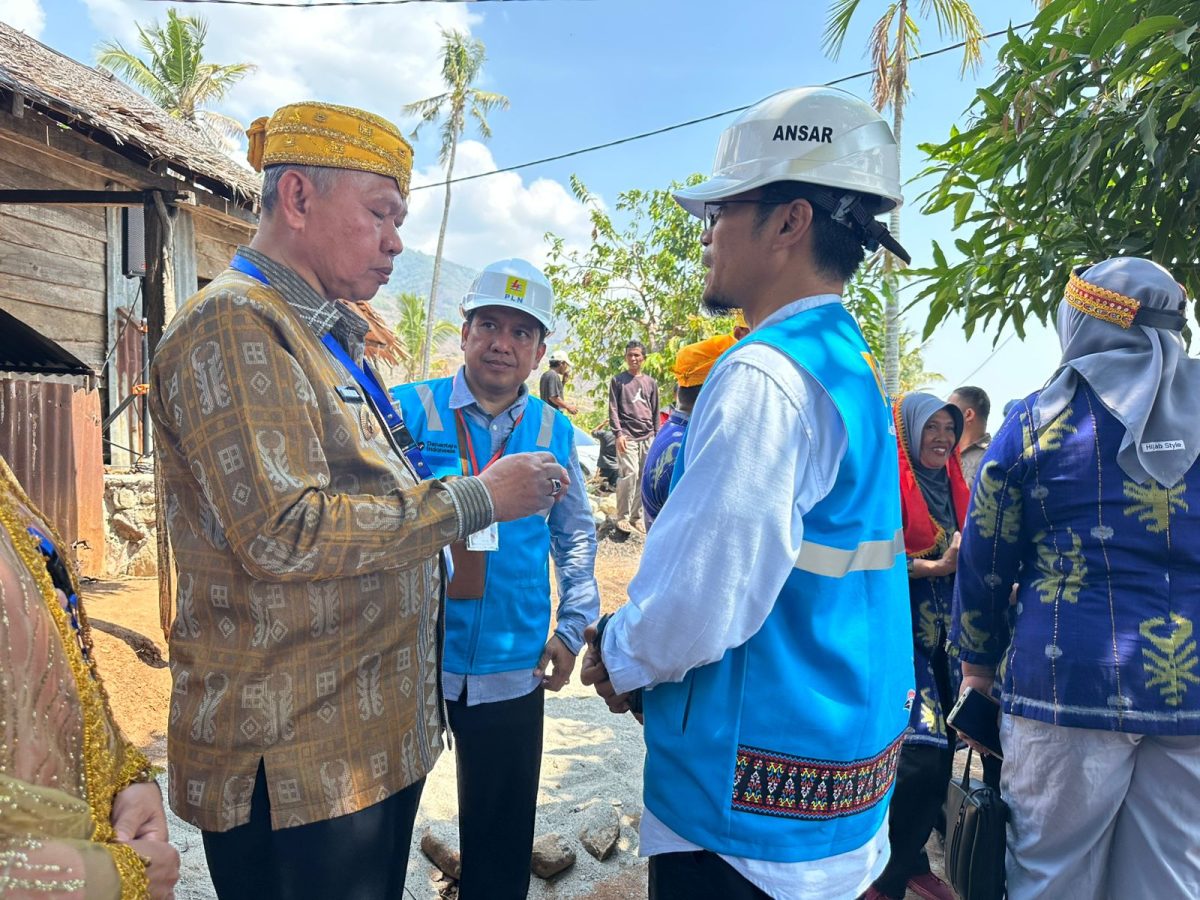 PLN Nyalakan 52 Rumah Warga Sigi, Listrik Gratis 900 VA