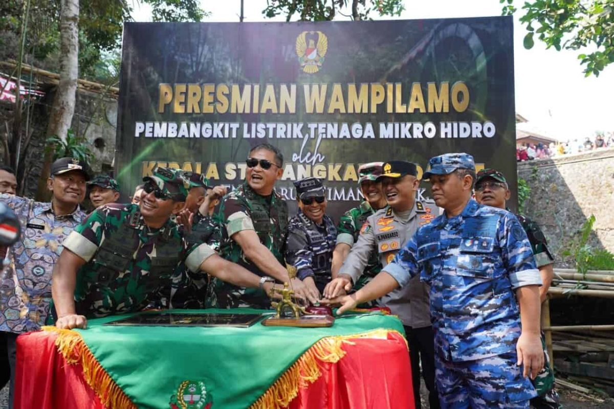 Kepala Staf Angkatan Darat (Kasad) Jenderal TNI Maruli Simanjuntak meninjau sejumlah program yang dikembangkan TNI Angkatan Darat untuk membantu masyarakat dan menjaga lingkungan.