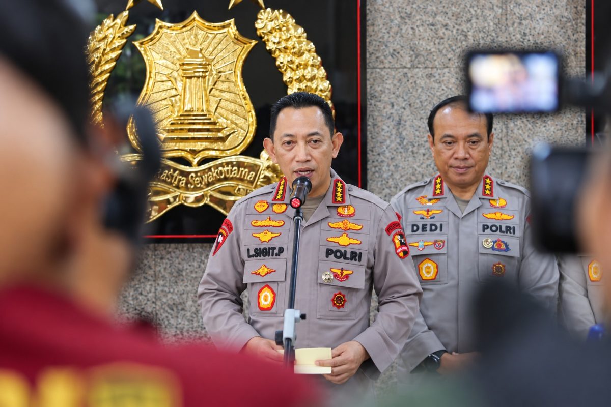 Kapolri Jenderal Polisi Listyo Sigit Prabowo memerintahkan seluruh jajaran Polri meningkatkan kesiapsiagaan menghadapi dampak erupsi Gunung Anak Krakatau.