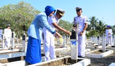 Kodaeral VIII menggelar ziarah dalam rangka memperingati HUT ke-81 TNI Angkatan Laut (TNI AL) Tahun 2026 di Taman Makam Pahlawan (TMP) Kairagi Weru, Kecamatan Paal Dua, Kota Manado, Senin (7/9/2026).