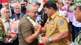 Kapolda Sulawesi Utara Brigjen Pol Yudo Hermanto, S.I.K., M.M., bersama Ketua Bhayangkari Daerah Sulawesi Utara Ny. Shinta Yudo Hermanto, tiba di Kota Manado, Selasa (8/9/2026) siang.