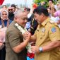 Kapolda Sulawesi Utara Brigjen Pol Yudo Hermanto, S.I.K., M.M., bersama Ketua Bhayangkari Daerah Sulawesi Utara Ny. Shinta Yudo Hermanto, tiba di Kota Manado, Selasa (8/9/2026) siang.