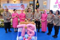 Kepolisian Daerah Sulawesi Utara menggelar syukuran dalam rangka memperingati Hari Jadi ke-78 Polisi Wanita (Polwan) Republik Indonesia, Selasa (8/9/2026), di Aula Catur Prasetya Polda Sulut.
