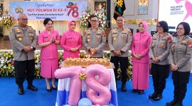 Kepolisian Daerah Sulawesi Utara menggelar syukuran dalam rangka memperingati Hari Jadi ke-78 Polisi Wanita (Polwan) Republik Indonesia, Selasa (8/9/2026), di Aula Catur Prasetya Polda Sulut.