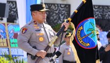 Estafet kepemimpinan di Polda Sulawesi Utara ditandai dengan penyerahan Pataka Polda Sulut Maesa’an Waya di Lapangan Presisi Mapolda Sulut, Kamis (10/9/2026) pagi.