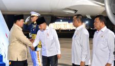 Presiden Prabowo dan rombongan mendarat di Pangkalan TNI AU Halim Perdanakusuma, Jakarta pada Senin, 14 September 2026. Foto: BPMI Setpres/Rusman