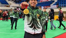 Pratu Sulasmin Ali Marisa dari Pomdam XIII/Merdeka berhasil meraih medali emas pada Open Tournament Pencak Silat Kejurnas Piala Panglima TNI di GOR Manahan, Kota Solo, Jawa Tengah, Senin (14/9/2026).