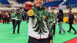 Pratu Sulasmin Ali Marisa dari Pomdam XIII/Merdeka berhasil meraih medali emas pada Open Tournament Pencak Silat Kejurnas Piala Panglima TNI di GOR Manahan, Kota Solo, Jawa Tengah, Senin (14/9/2026).