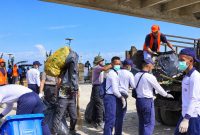 HUT ke-81 TNI Tahun 2026, sekitar 200 personel gabungan menggelar aksi pembersihan di Pasar Bersihati Manado, Selasa (15/9/2026).