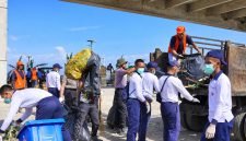 HUT ke-81 TNI Tahun 2026, sekitar 200 personel gabungan menggelar aksi pembersihan di Pasar Bersihati Manado, Selasa (15/9/2026).