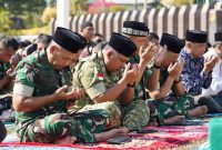 Pangdam XIII/Merdeka Mayjen TNI Mirza Agus, S.I.P., bersama keluarga besar Kodam XIII/Merdeka melaksanakan Salat Istisqa di Makodam XIII/Merdeka, Selasa (15/9/2026) pagi.