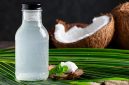 Air kelapa dikenal sebagai minuman alami yang menyegarkan dan sering dikonsumsi untuk membantu memenuhi kebutuhan cairan tubuh.