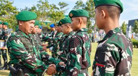 20 prajurit berprestasi Kodam XIII/Merdeka di bidang Karate dan Pencak Silat menerima penghargaan dari Pangdam XIII/Merdeka Mayjen TNI Mirza Agus, S.I.P.