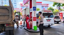 Aktivitas kendaraan di sekitar SPBU Sario mendapat perhatian jajaran Polsek Sario, Kamis (17/9/2026).