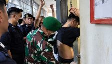 Lembaga Pemasyarakatan (Lapas) Kelas IIB Bitung menggelar razia gabungan bersama Aparat Penegak Hukum (APH) yang melibatkan unsur TNI, Polri dan BNN.