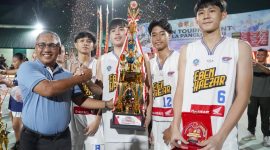 Pangdam XIII/Merdeka Mayjen TNI Mirza Agus, S.I.P., menutup Open Tournament Bola Basket Piala Panglima TNI 2026 di Lapangan Basket Ajendam XIII/Merdeka, Sario, Manado, Sabtu (19/9/2026).