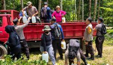 Penanganan kebakaran hutan dan lahan (karhutla) di kawasan lereng Gunung Awu, Kabupaten Kepulauan Sangihe, terus dilakukan bersama oleh kepolisian, masyarakat dan relawan.