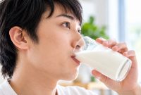 Minum Susu diperankan oleh model.(ist)
