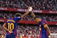 Barcelona kembali meraih kemenangan di La Liga 2026/2027 setelah mengalahkan Sevilla 3-1 di Stadion Ramón Sánchez-Pizjuán, Minggu (20/9/2026) dini hari WIB.