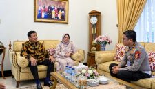 Korps Lalu Lintas (Korlantas) Polri menggelar anjangsana ke kediaman Irjen Pol (Purn) Drs. Heru Susanto di kawasan Pondok Pinang, Jakarta Selatan, Senin (21/9/2026).