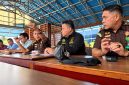 Suasana santai terlihat dalam kegiatan Kopi Pagi yang digelar Asisten Intelijen Kejaksaan Tinggi Sulawesi Utara (Kejati Sulut), Eri Yudianto, S.H., M.H., bersama Forum Pers Adhyaksa di salah satu warung kopi (Warkop) kawasan Megamas Manado, Rabu 23/9.(Foto:Yudi/Pilar)