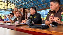 Suasana santai terlihat dalam kegiatan Kopi Pagi yang digelar Asisten Intelijen Kejaksaan Tinggi Sulawesi Utara (Kejati Sulut), Eri Yudianto, S.H., M.H., bersama Forum Pers Adhyaksa di salah satu warung kopi (Warkop) kawasan Megamas Manado, Rabu 23/9.(Foto:Yudi/Pilar)