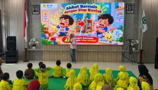 PLN UP3 Gorontalo mengedukasi 23 siswa TK Al-Irsyad tentang keselamatan listrik, bahaya jaringan listrik dan penggunaan PLN Mobile.